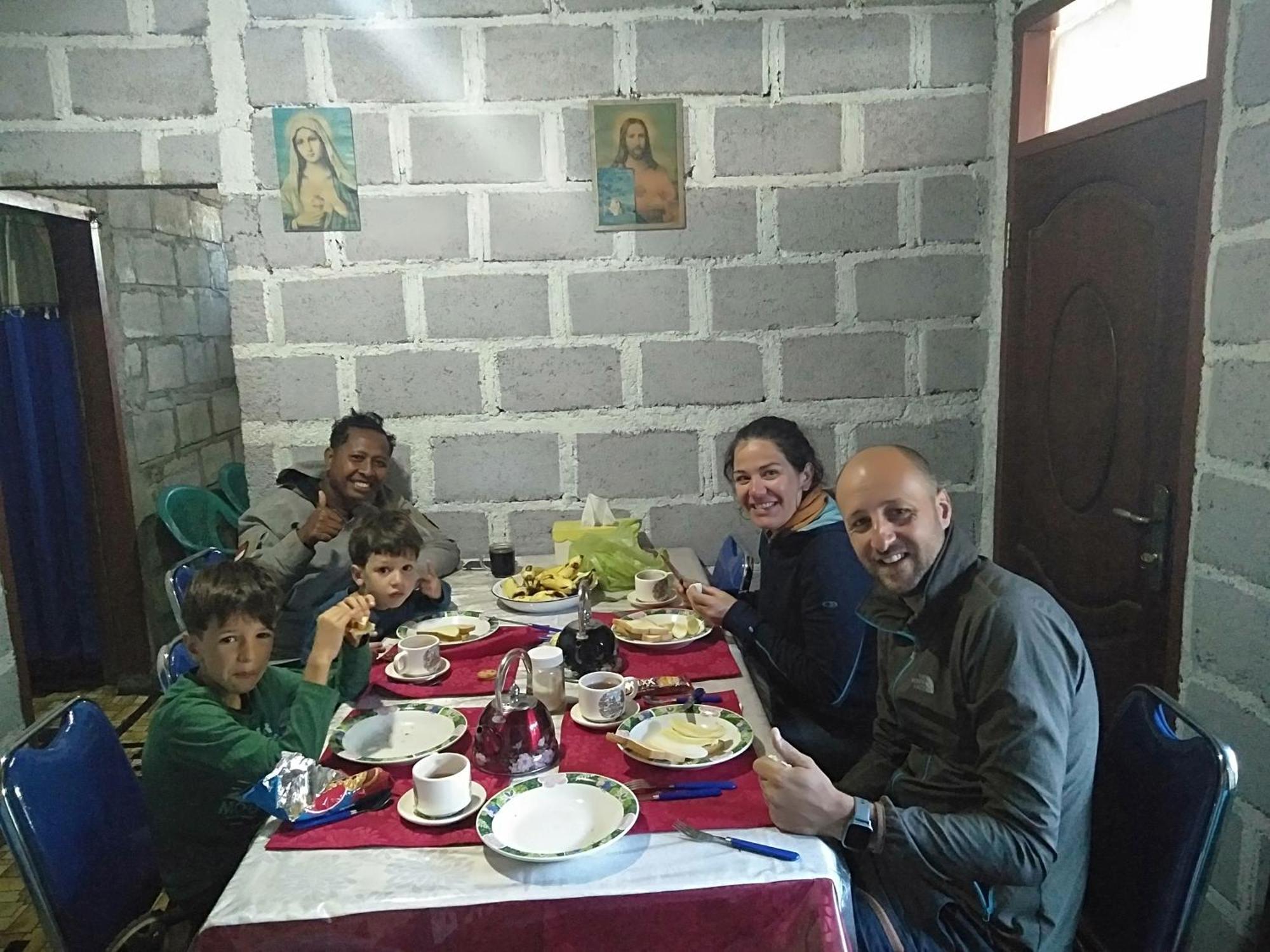 Arnolds Familly Homestay Bajawa Quarto foto